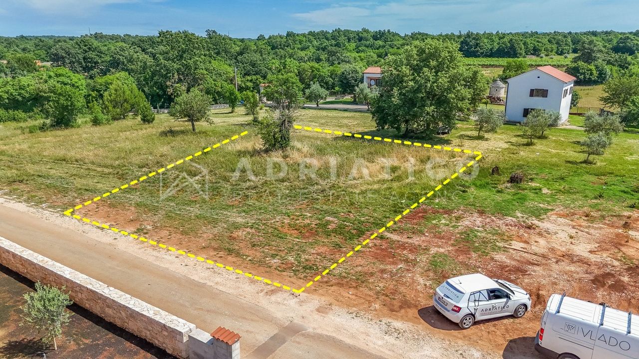 Zemljište u Svetvinčenatu, 707m²