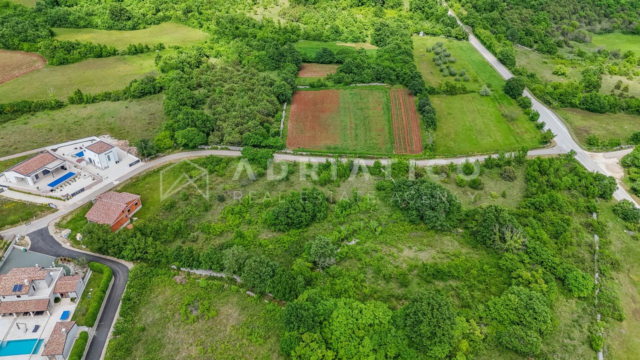 Grundstück u Vodnjan, 620m²