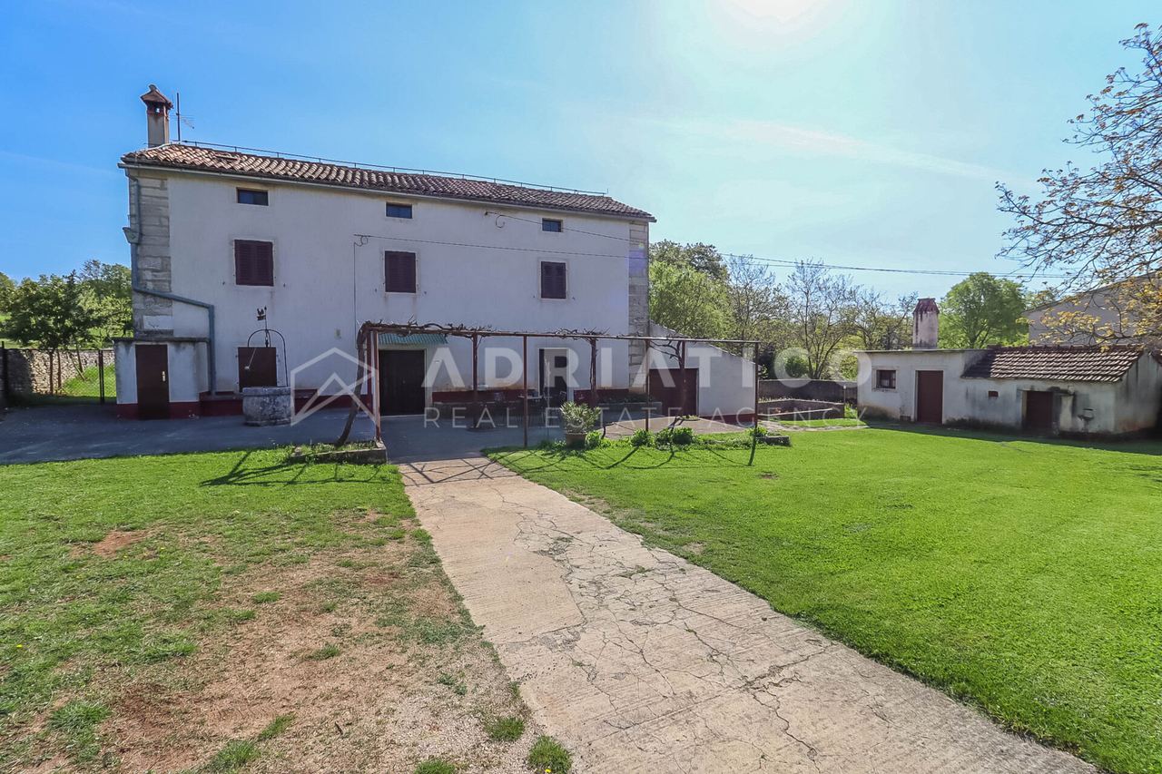 House u Kanfanar, 220m², 3 sobe
