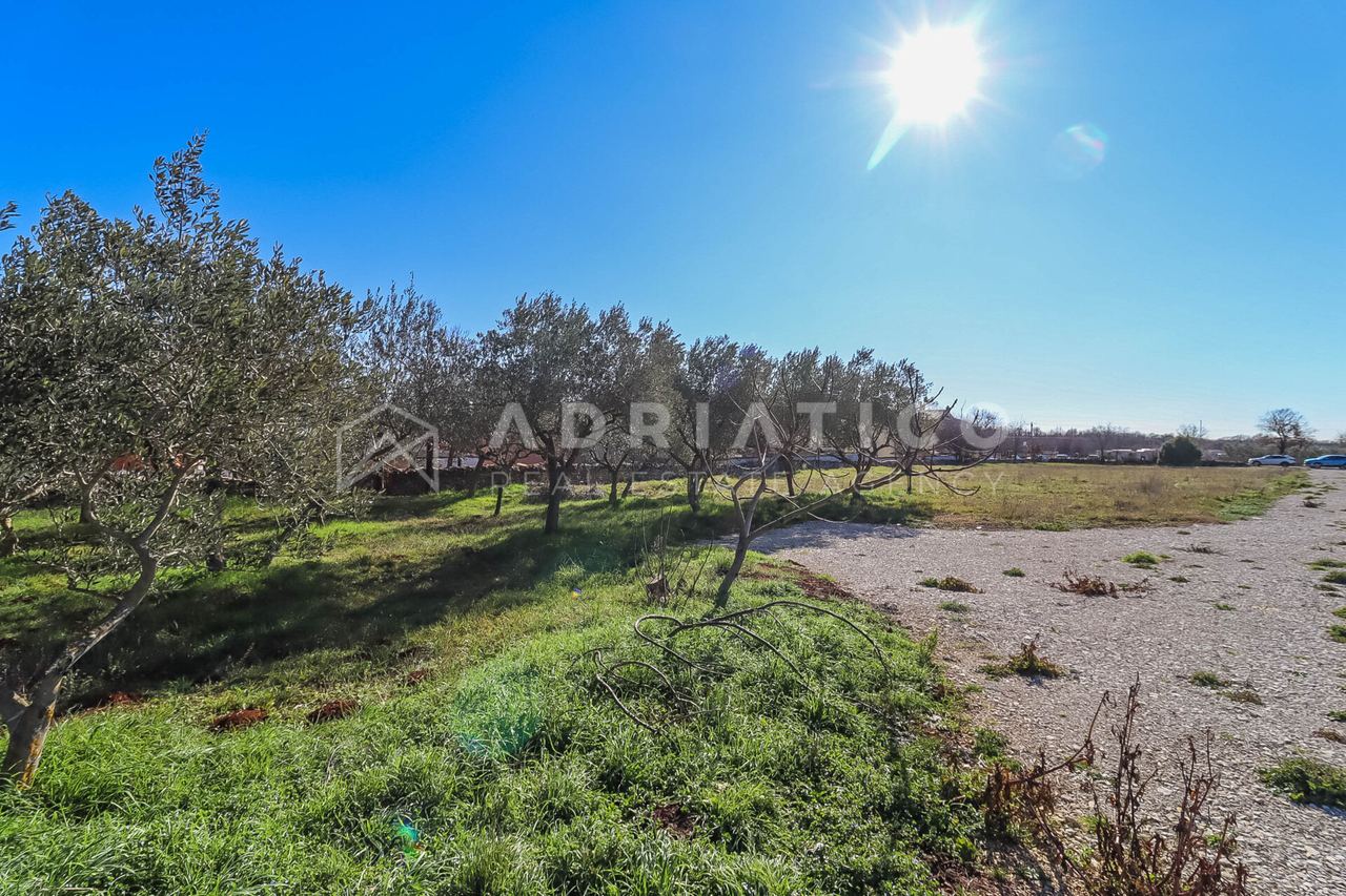 Grundstück u Vodnjan, 939m²