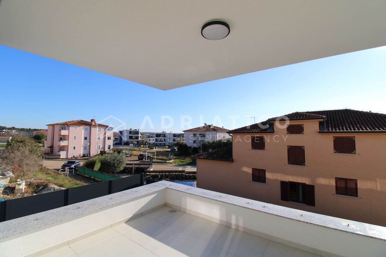 Apartment u Novigrad, 78m², 2 sobe