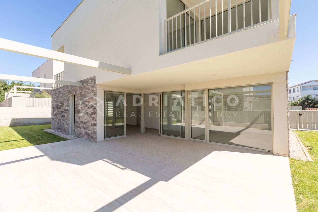 Apartment u Novigrad, 111m², 4 sobe