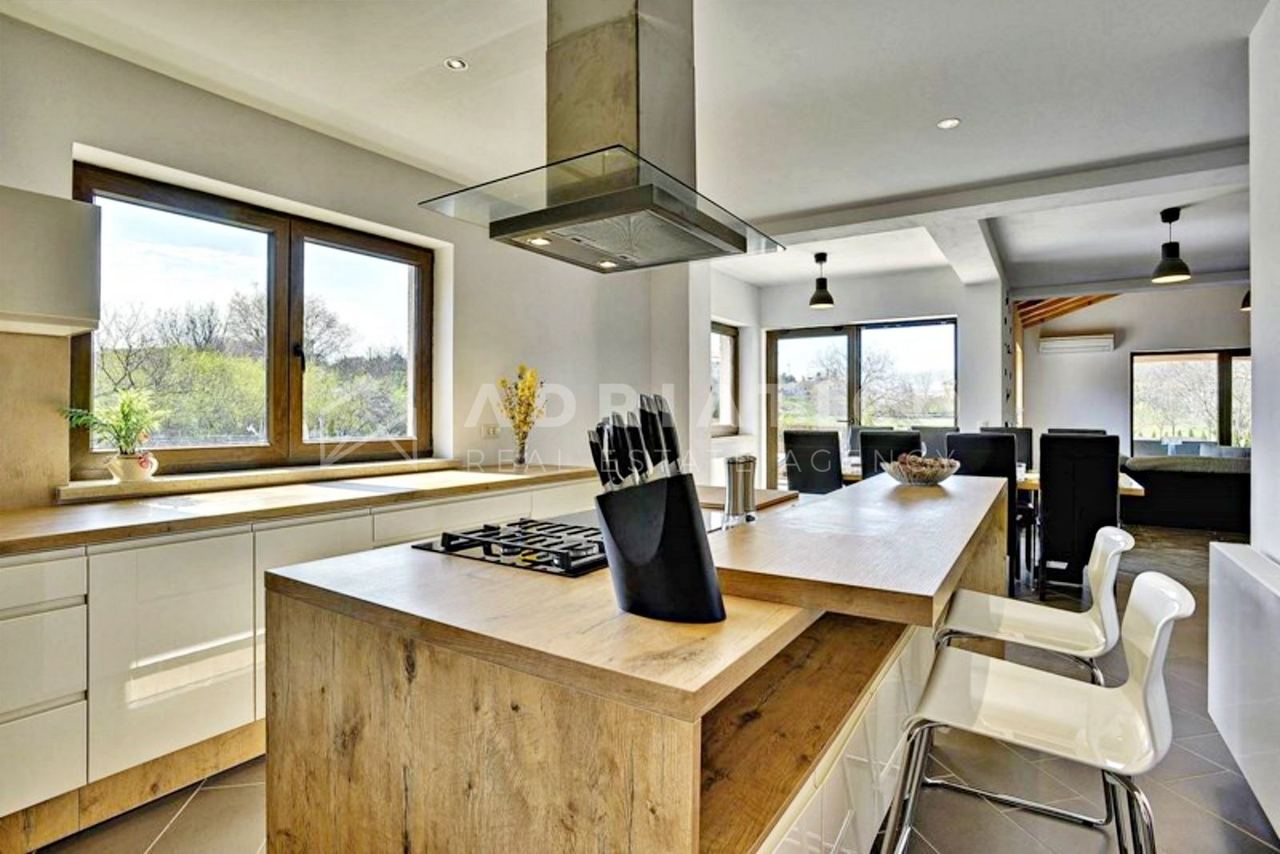 Kuća u Rovinju, 400m², 4 sobe