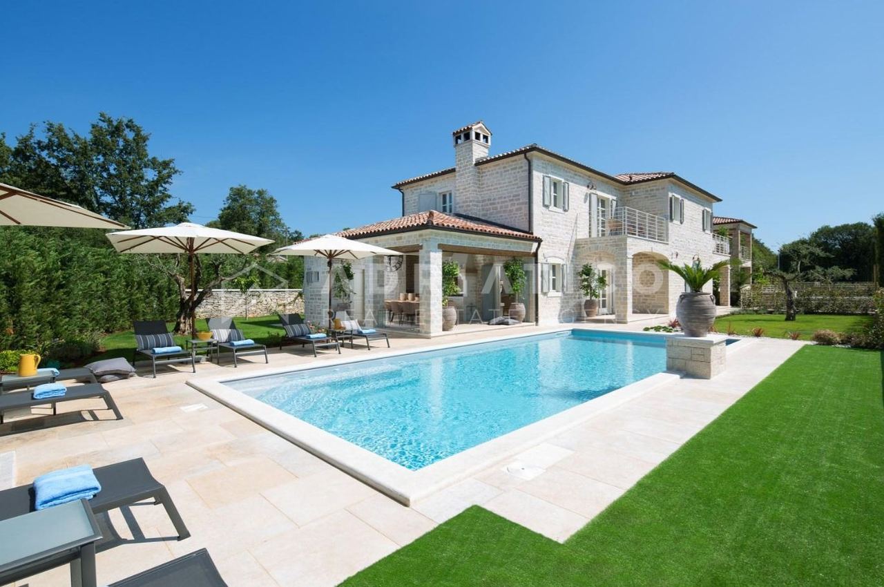 Hiša u Kanfanar, 359m², 4 sobe
