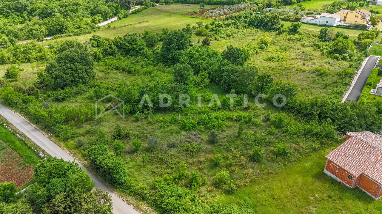 Zemljište u Marčani, 691m²