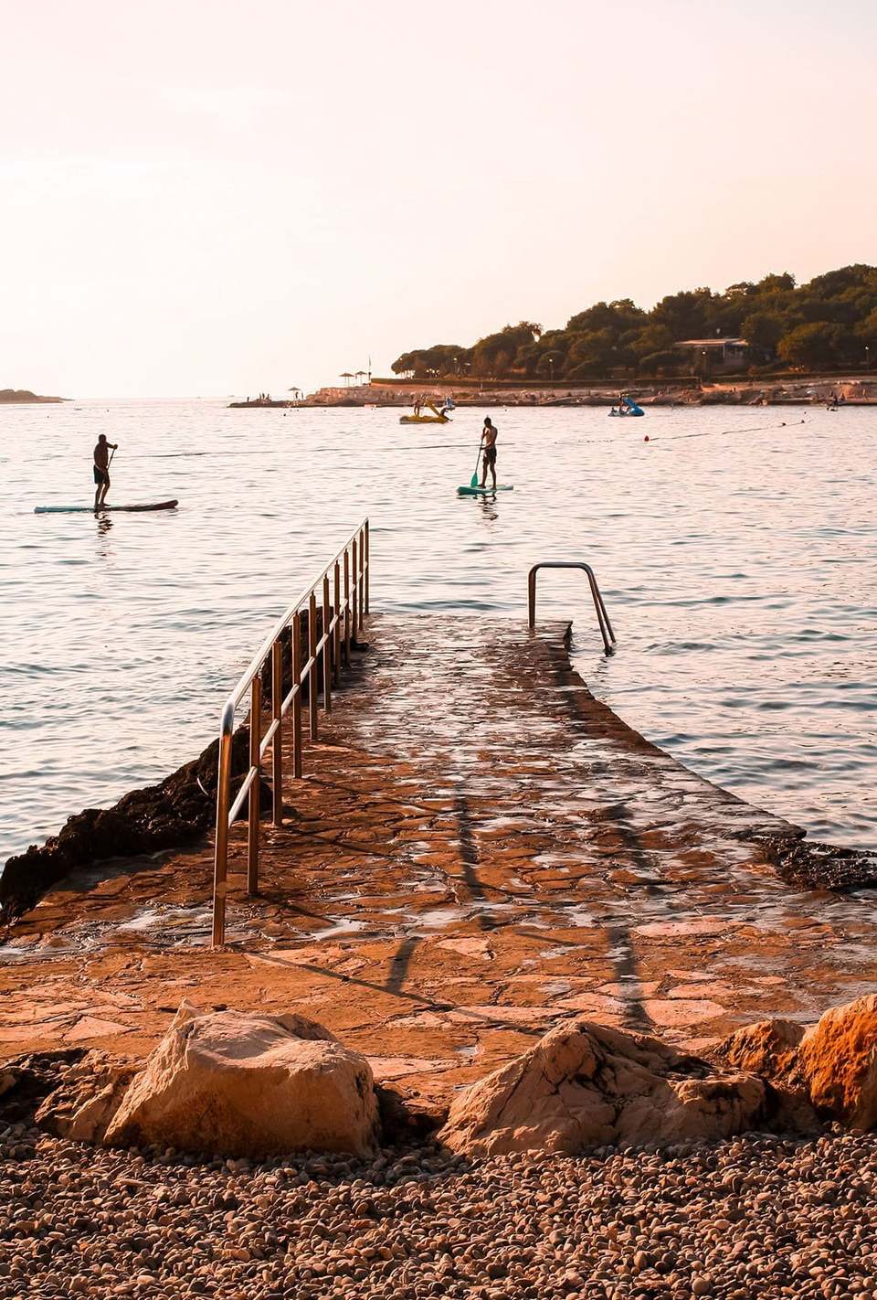 Kupalište i mol u Poreču u zalazak sunca