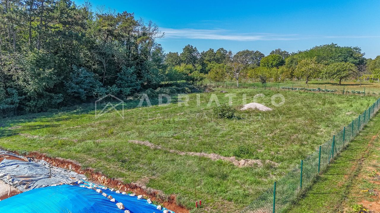 Zemljište u Žminju, 1641m²