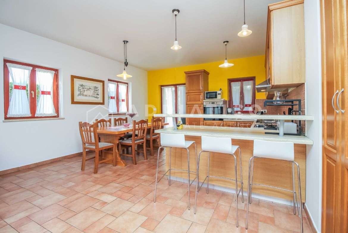 Istra, Tinjan, samostojeća kuća s bazenom 10
