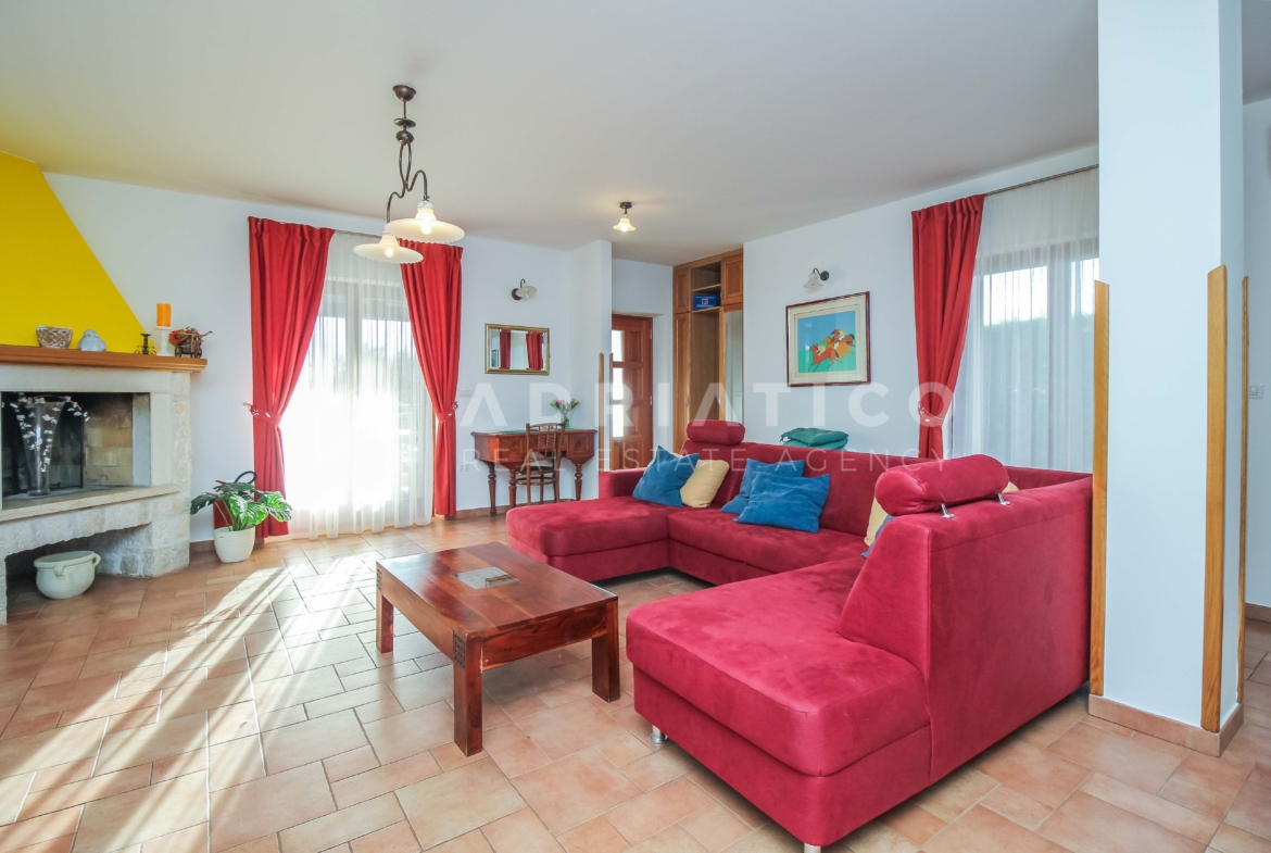 Istra, Tinjan, samostojeća kuća s bazenom 29