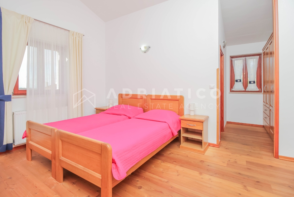 Istra, Tinjan, samostojeća kuća s bazenom 22