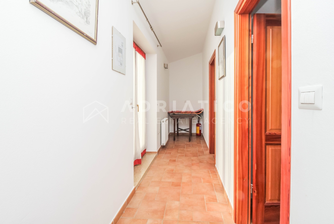 Istra, Tinjan, samostojeća kuća s bazenom 24
