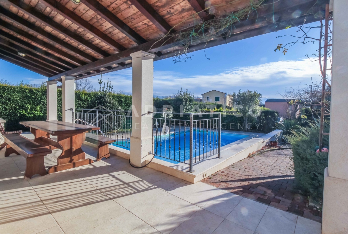 Istra, Tinjan, samostojeća kuća s bazenom 30