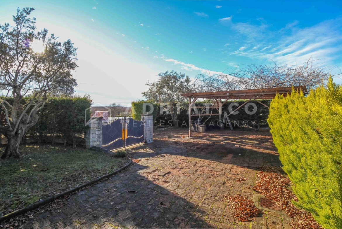 Istra, Tinjan, samostojeća kuća s bazenom 33