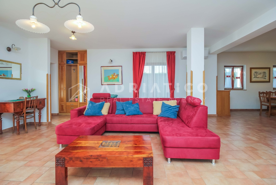 Istra, Tinjan, samostojeća kuća s bazenom 8